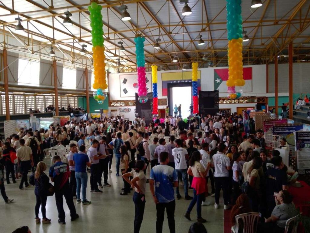 En Trujillo 15 universidades participaron en Feria de Oportunidades de Estudio