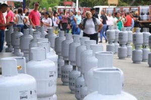 Entregan 600 cilindros de gas a comunas de Los Teques