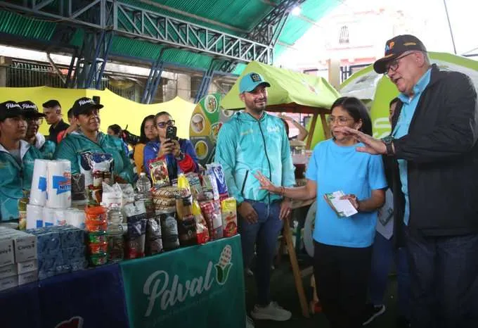 Entregan combos Clap especiales a los abuelos de la patria