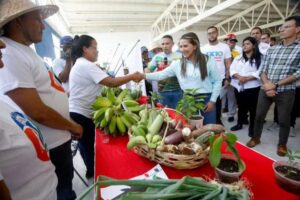 Entregan kits trabuco Clap a productores aragüeños