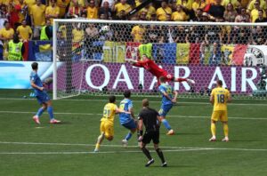 Rumania puso los goles 3-0 ante Ucrania