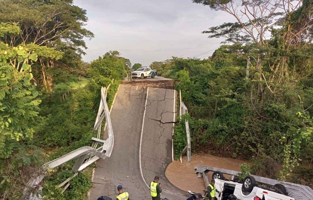 Desplome de puente en la Falcón–Zulia deja al menos un muerto y 3 heridos la mañana de este 14 de junio