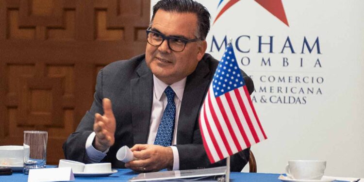 EEUU mantiene canales abiertos con Maduro y sus equipos