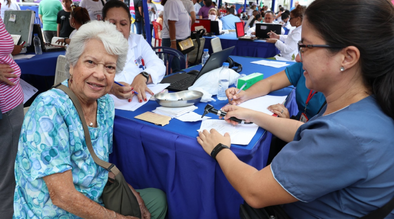 Gobierno garantiza el bienestar integral de los abuelos y abuelas