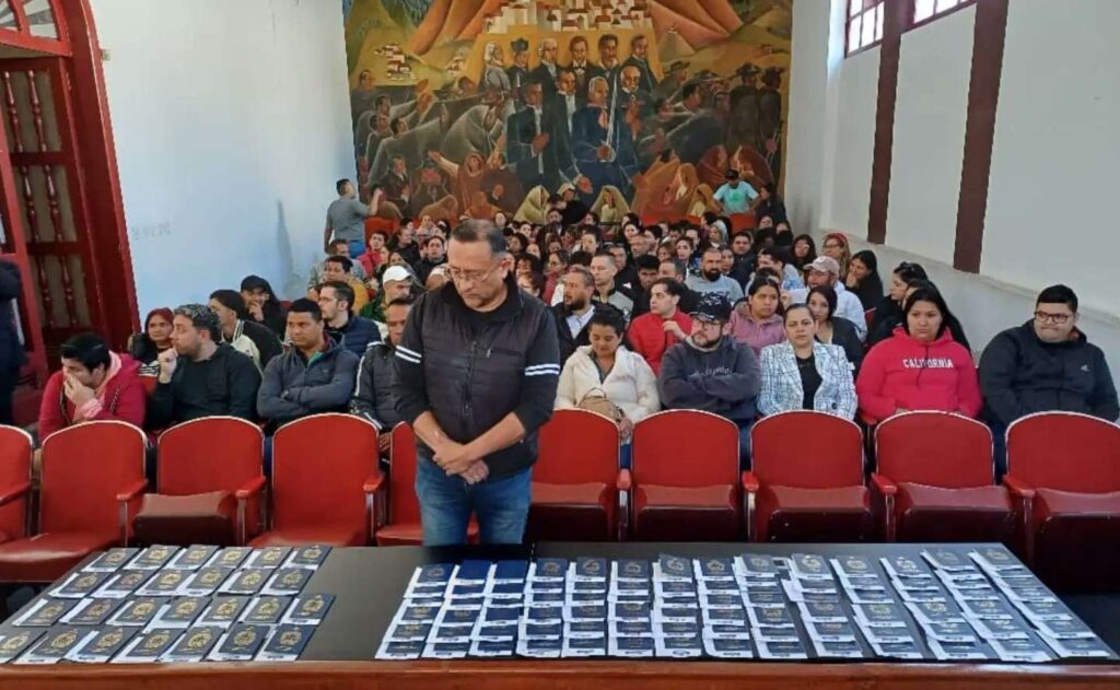 Gobierno inició entrega de pasaportes en Ecuador