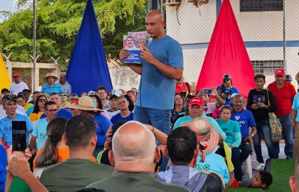 Héctor Rodríguez llamó al voluntariado de Futuro a defender la paz el 28J 