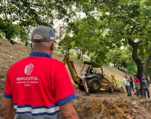 Hidrocapital repara avería en la autopista Valle - Coche