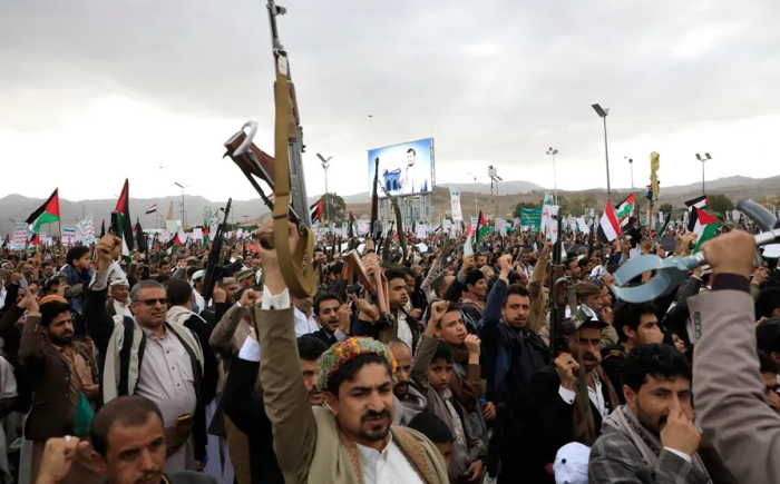 Hutíes atacaron un destructor de EEUU y dos buques cisterna