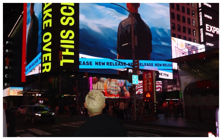 Desde el Time Square, Noreh anuncia su nuevo sencillo “Aguas profundas”