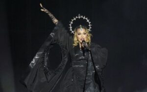 ¡En el ojo del huracán! Madonna enfrenta demanda por contenido explícito en sus presentaciones