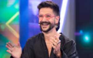 Camilo presume collar hecho con leche materna de Evaluna y lo tildan de “perturbador”