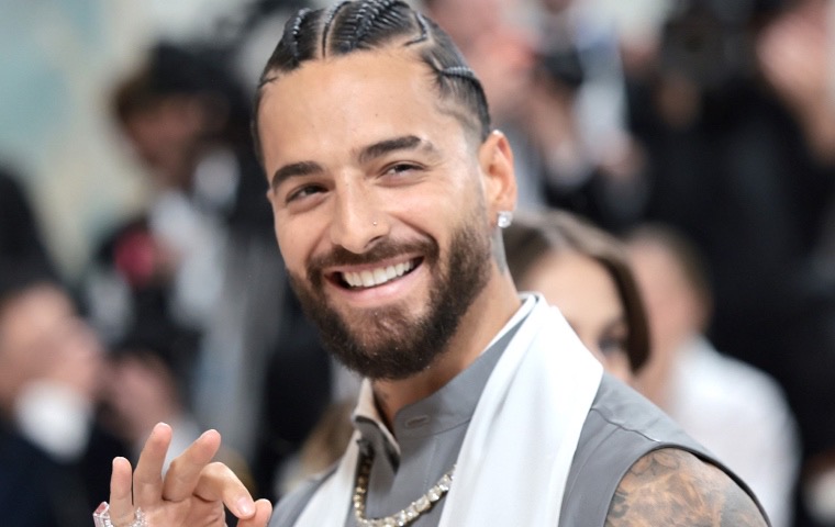 Cajero de tienda en Monterrey confunde a Maluma ¡con Maluma!