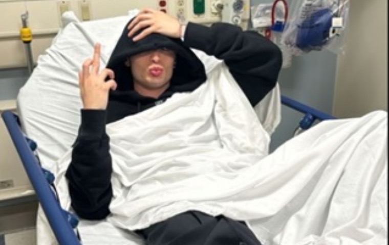 Peso Pluma fue a parar al hospital al fracturarse el tobillo durante presentación en Nueva York