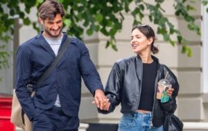 Captan a Eiza González paseando en Londres con su nuevo amor