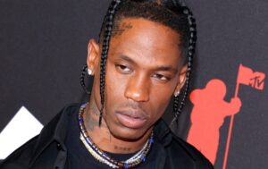 Arrestan al rapero Travis Scott, expareja de Kylie Jenner