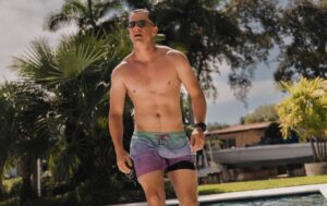 ¡Ay papá! Guaynaa enciende las redes con video donde casi muestra “de más”