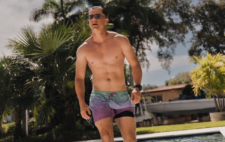 ¡Ay papá! Guaynaa enciende las redes con video donde casi muestra “de más”