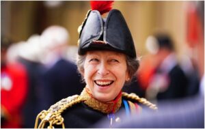 La princesa Ana, hermana del rey Carlos III, ingresada en el hospital tras sufrir una conmoción cerebral