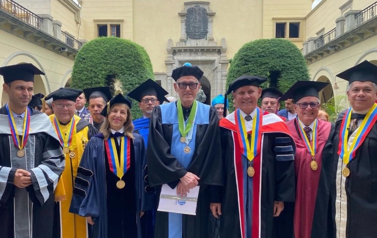 Cantautor Yordano recibió Doctorado Honoris Causa en Arte de la ULA