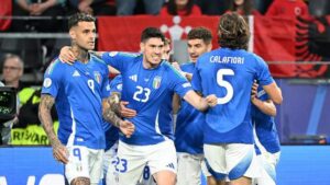 Italia remonta y gana 2-1 ante Albania en su debut en la copa