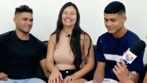 Joven con dos novios asegura ya no sentirse deprimida porque recibe doble de amor