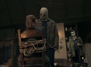 “Los extraños: capítulo 1”: una de terror anclada a prejuicios