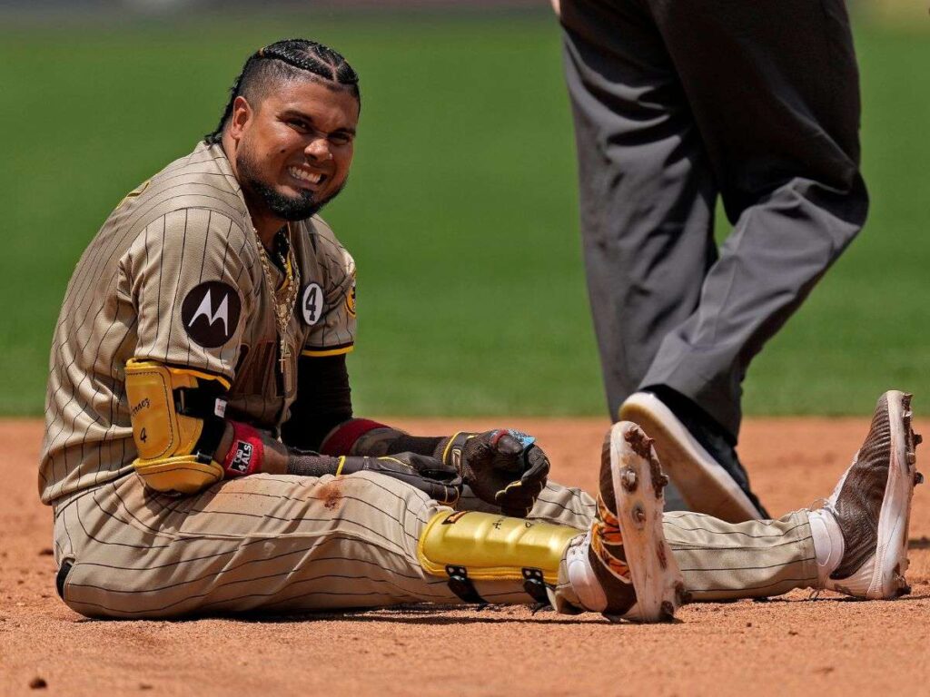 Luis Arráez preocupa a Padres por posible lesión