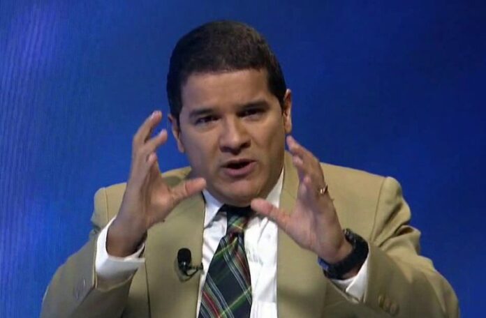 La gente está cansada de este Gobierno y la vieja oposición