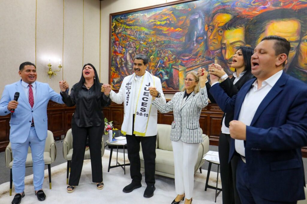 Maduro realizó un ritual religioso junto a pastores