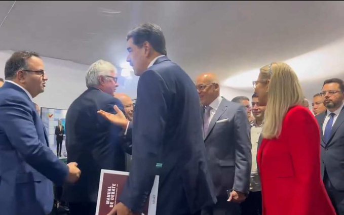 ”Vete a debatir con el pueblo, PATARUCO. Me tuvo ladillado toda la reunión”