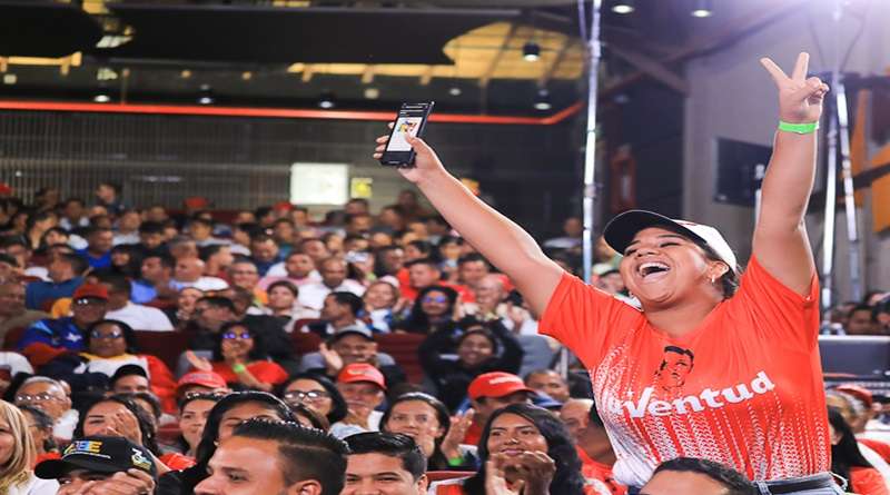 Maduro anunció plan de recuperación de canchas deportivas del país