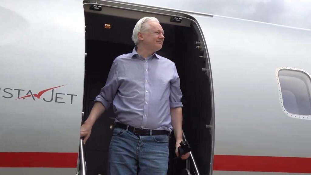Maduro aplaude liberación de Julian Assange