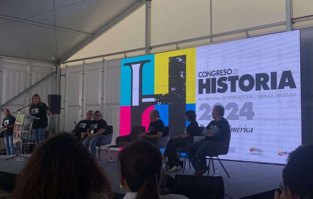 Maduro llamó a avanzar en educación que cultive amor por la historia