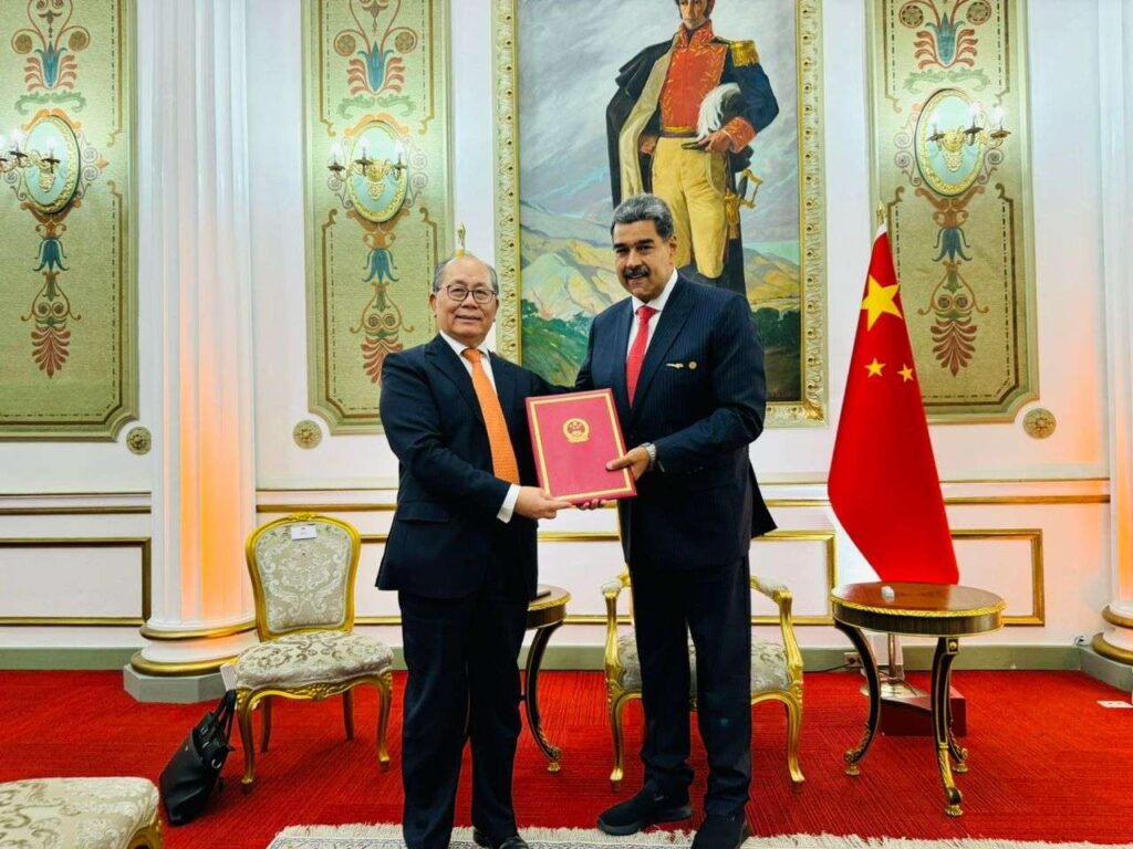 Maduro se reúne con representante de China para América Latina, Qiu Xiaoqi