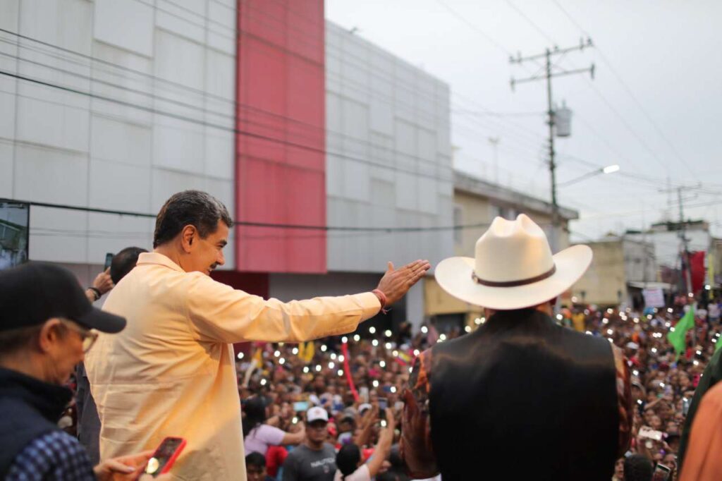 Maduro transitó vía San Fernando-Calabozo: esteros, ganado y huecos