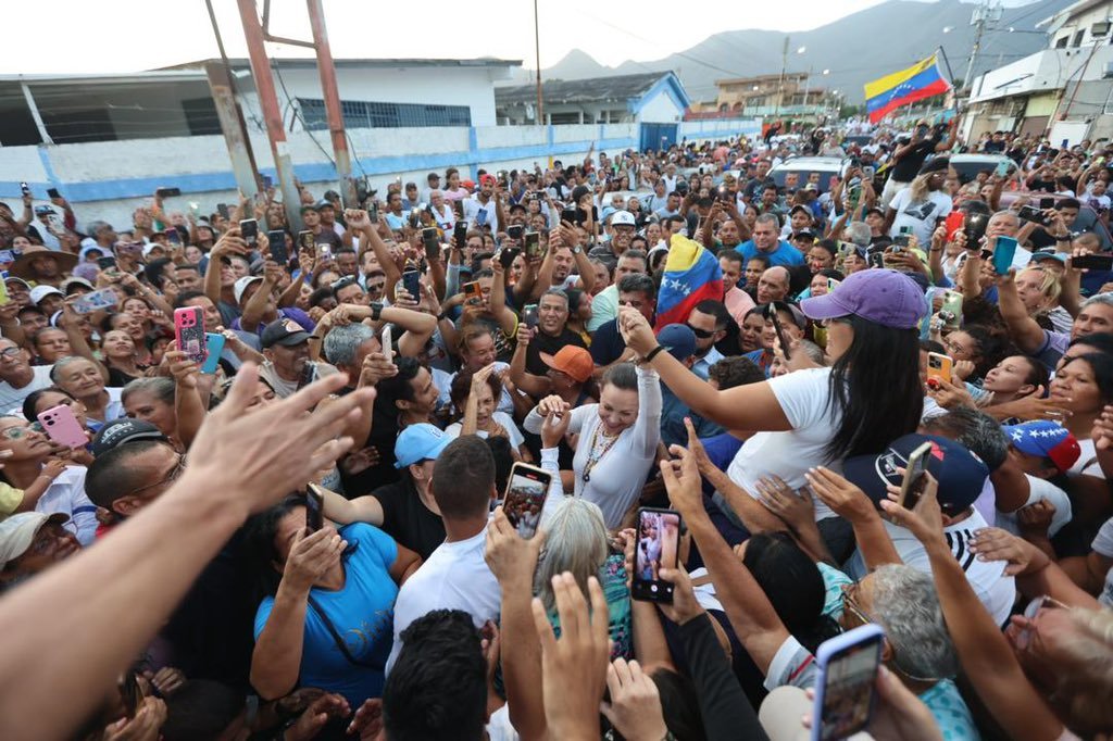 María Corina Machado recorrió las calles de Nueva Esparta