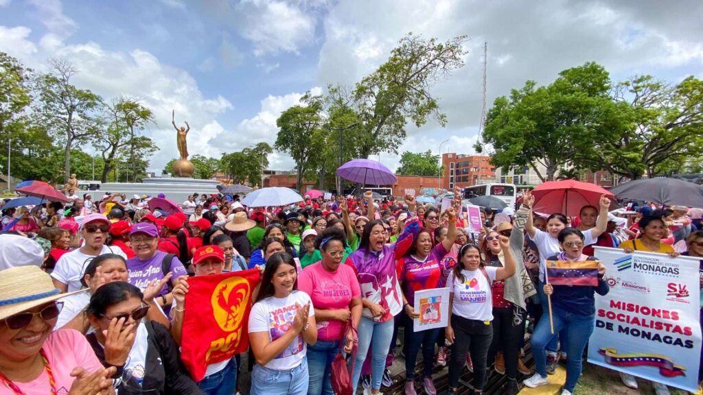 Más de 400 mujeres monaguenses se congregaron en respaldo de Maduro