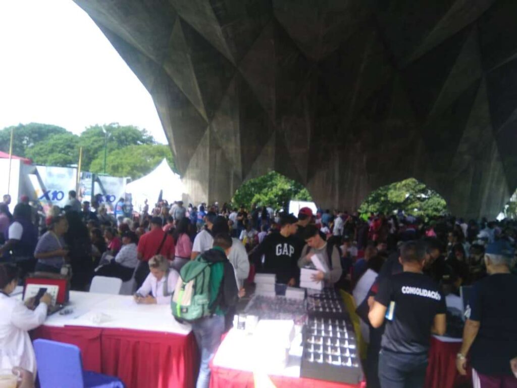 Mediante jornada integral del 1x10 atienden 4 parroquias caraqueñas