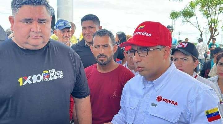 Ministro Tellechea inspeccionó las estaciones de servicio en Barinas 