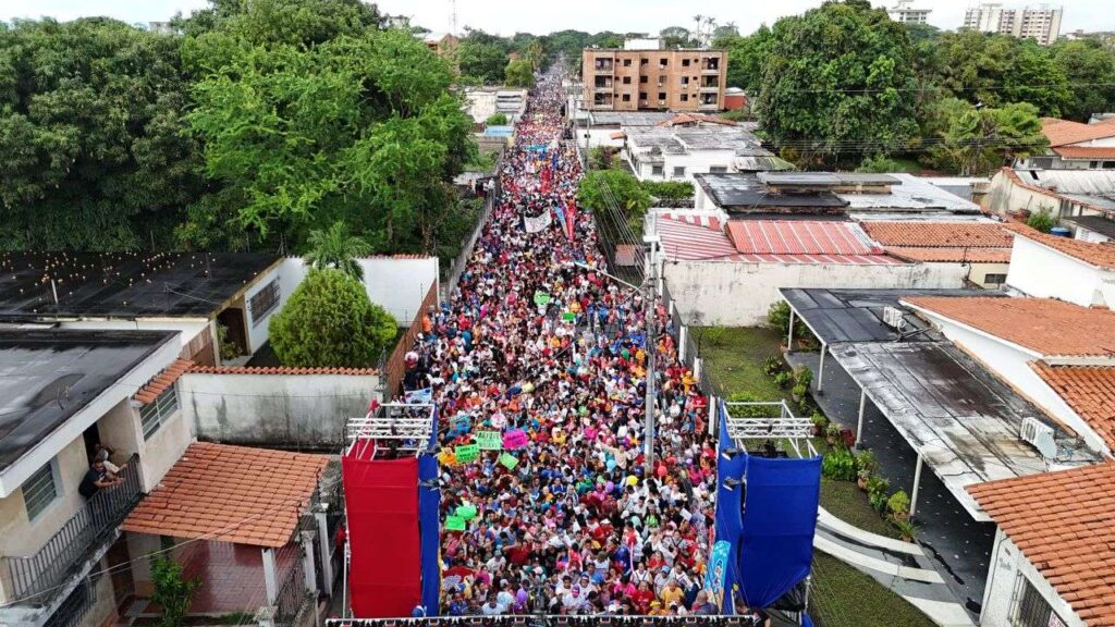 Ni la lluvia paró marcha del chavismo en Portuguesa