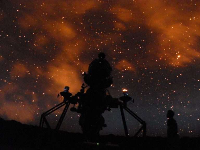 Niñas y niños aprenden con el programa "Explorando los cielos de Caracas"