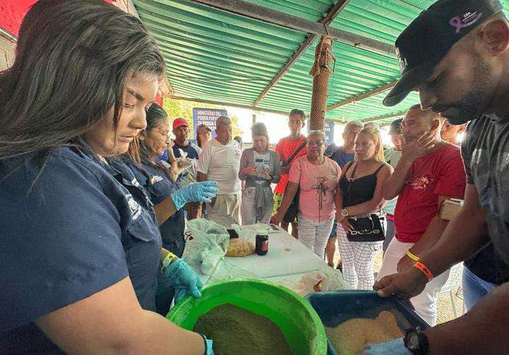 Pescadores de La Guaira aprenden a reutilizar desechos de pescado