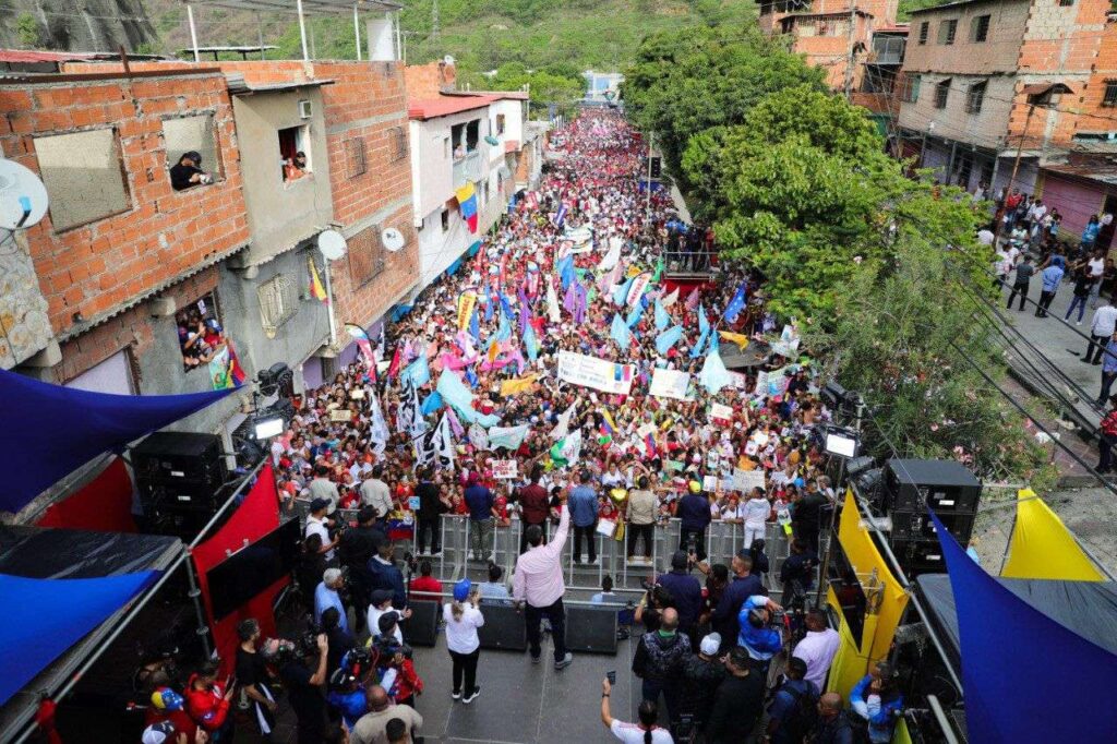 Presidente Maduro aprobó recursos para recuperar viviendas en Mamera