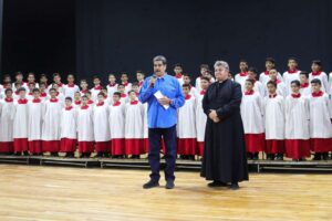 Presidente entregó primera etapa de rehabilitación del Teatro Niños Cantores del Zulia