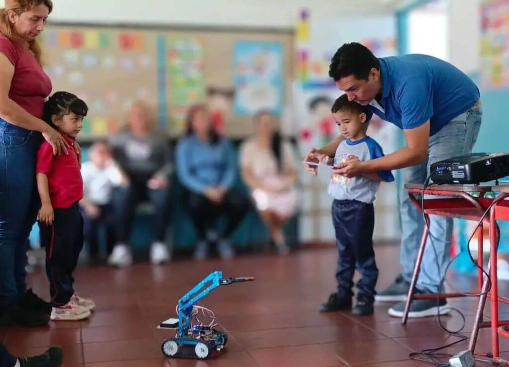 Programa Semilleros Científicos atendió a 4027 niños y jóvenes