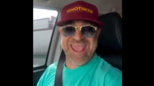No me caí, me agaché a buscar mis lentes favoritos