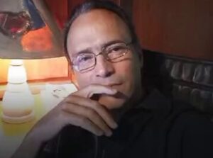 La conmovedora historia de paternidad del actor Rafael Romero: “Padre es el que cría”