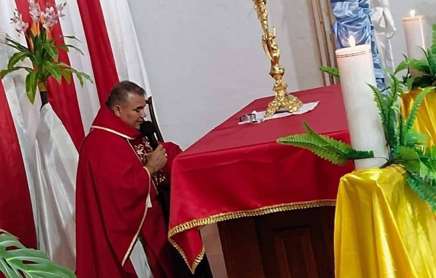 Asesinaron a sacerdote a plena luz del día para robarle su carro