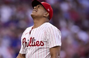 Ranger Suárez recibió un pelotazo en el brazo y abandonó el partido