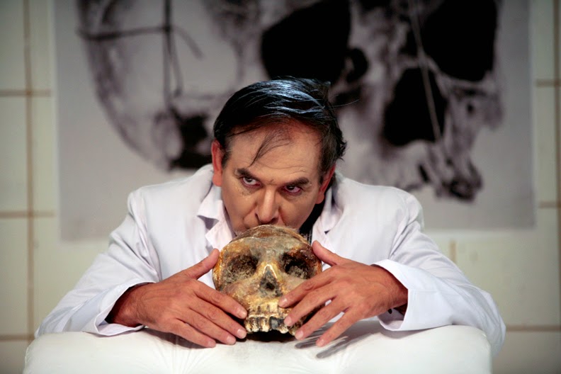 "Sangre en el diván" se presenta previó a su década en escena
